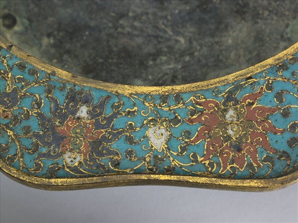 掐絲琺瑯螭耳爐