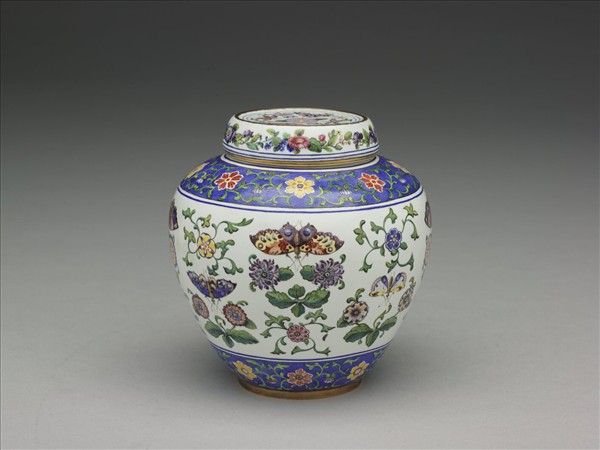 銅胎畫琺瑯白地花蝶紋蓋罐