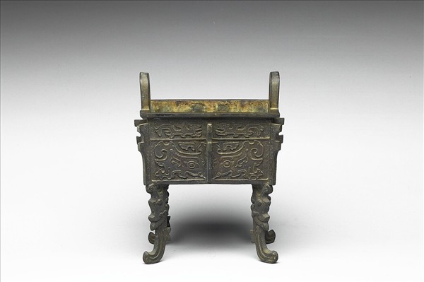 獸面夔紋扁足方鼎