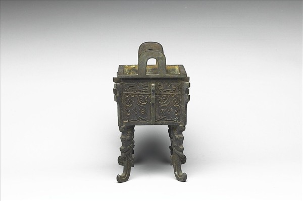 獸面夔紋扁足方鼎