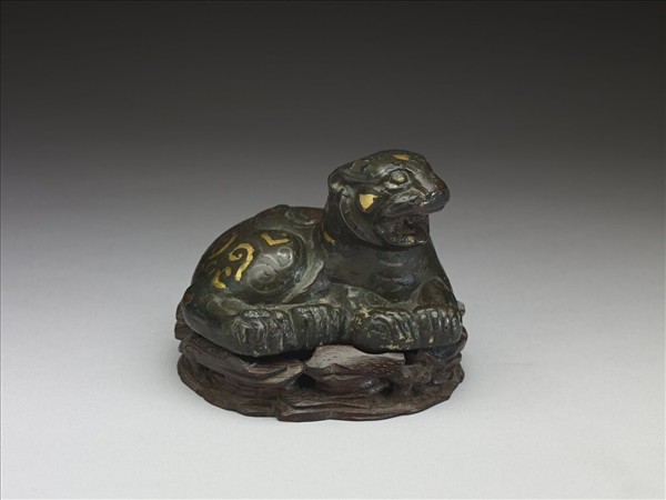 豹形錯金銀鎮紙