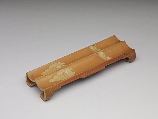 竹雕如意紋筆床