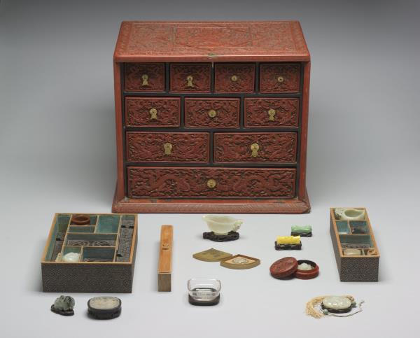 剔紅雲龍紋小櫃多寶格