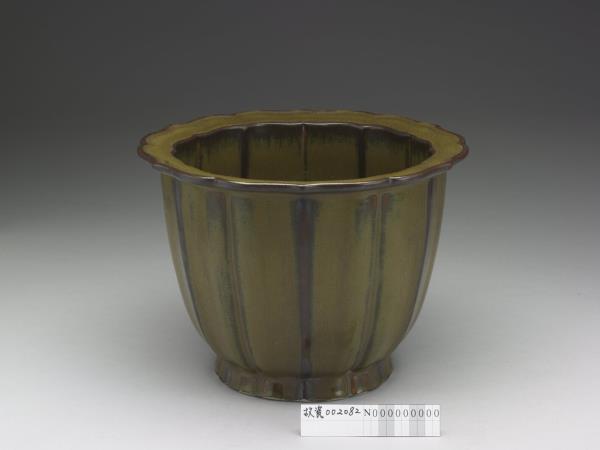 茶葉末釉蓮花式盆