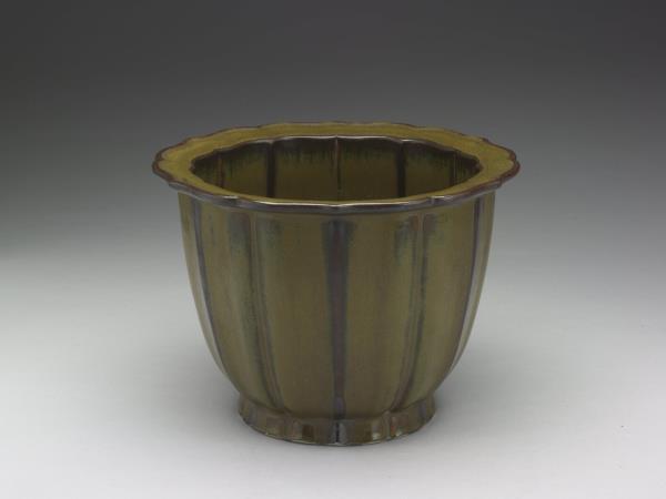 茶葉末釉蓮花式盆