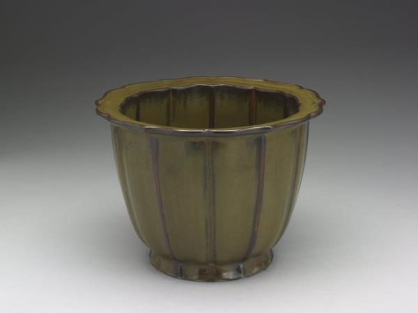 茶葉末釉蓮花式盆