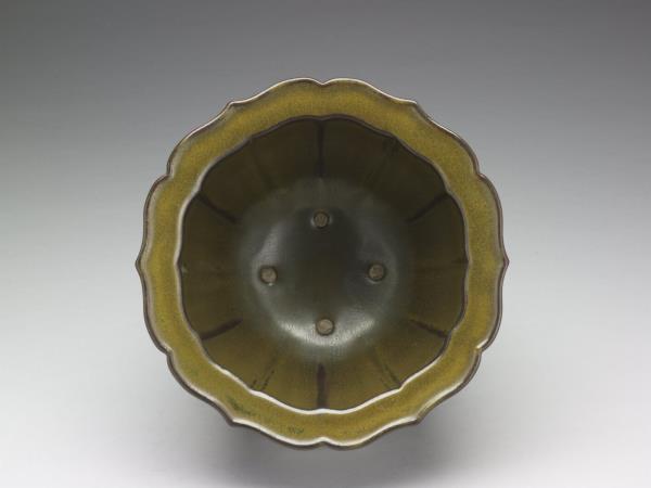 茶葉末釉蓮花式盆