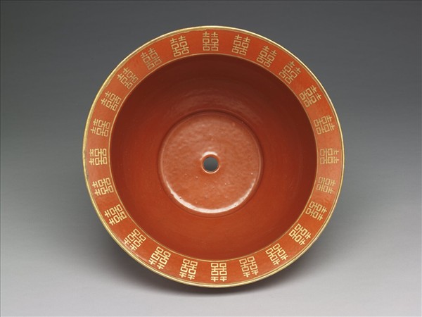 珊瑚紅地描金囍字紋花盆