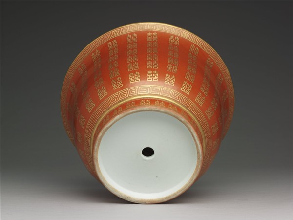 珊瑚紅地描金囍字紋花盆