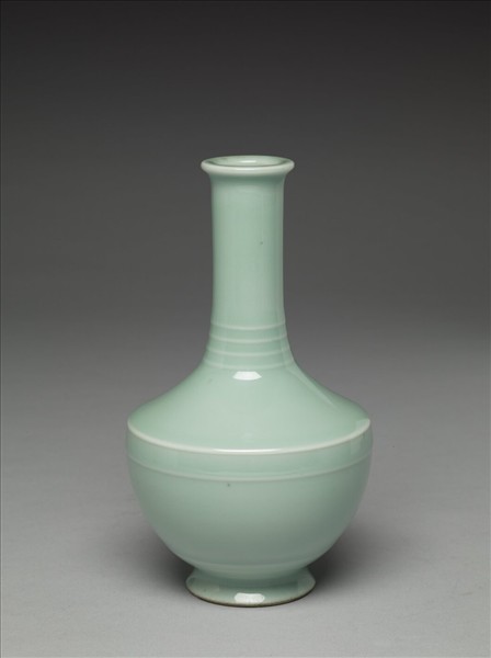 青瓷弦紋長頸瓶