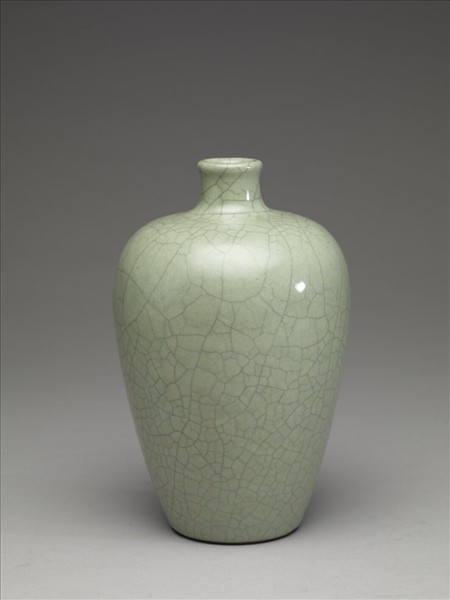 青瓷梅瓶