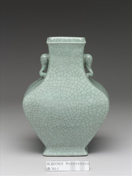 青瓷象耳四方壺