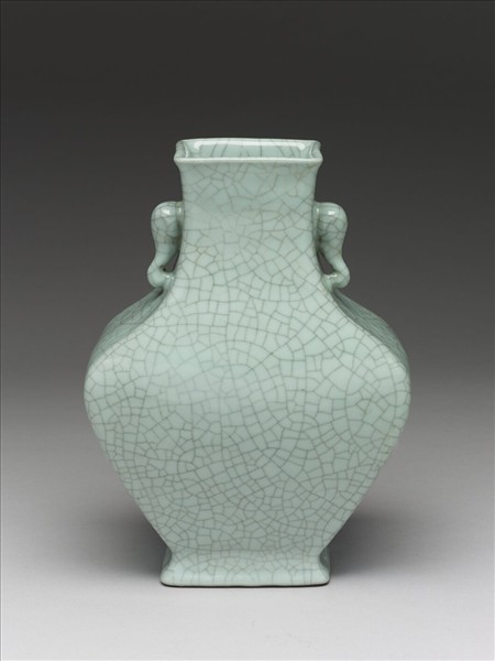 青瓷象耳四方壺