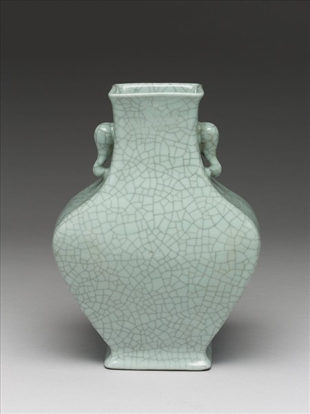 青瓷象耳四方壺