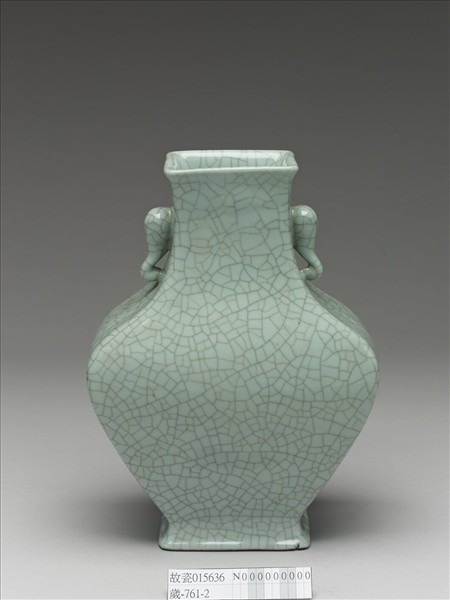 青瓷象耳四方壺