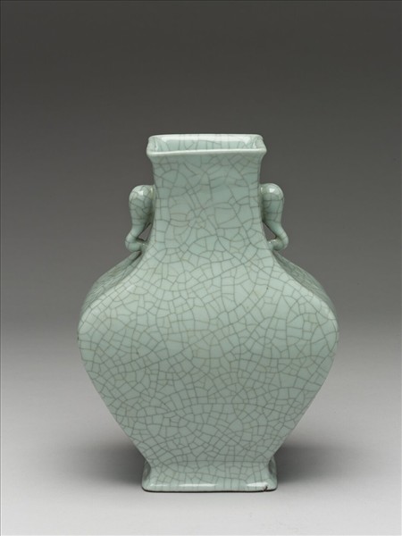 青瓷象耳四方壺