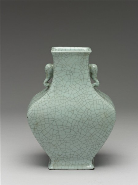 青瓷象耳四方壺