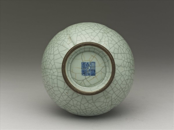 青瓷六稜長頸瓶