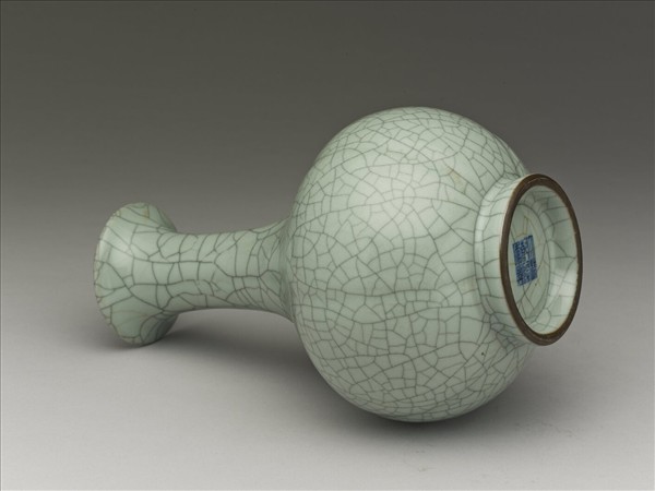 青瓷六稜長頸瓶