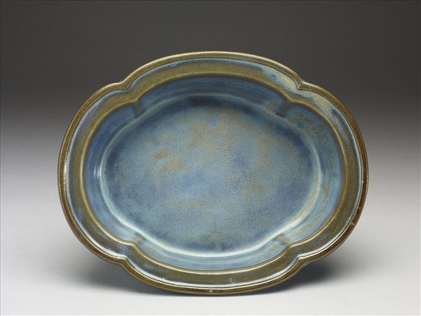 鈞窯 天藍葡萄紫釉海棠式盆托