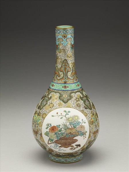 洋彩錦地開光花卉紋膽瓶