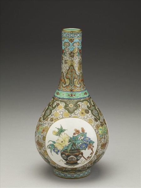 洋彩錦地開光花卉紋膽瓶