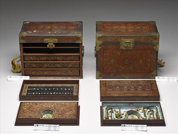 五方救度佛母數珠箱：紅度母