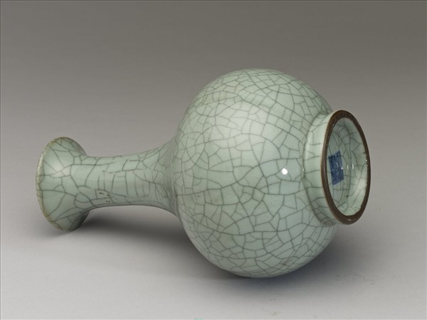 青瓷六稜長頸瓶