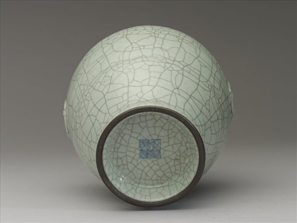 青瓷獸耳暗環壺