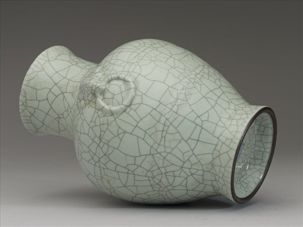 青瓷獸耳暗環壺