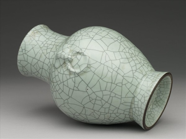 青瓷獸耳暗環壺