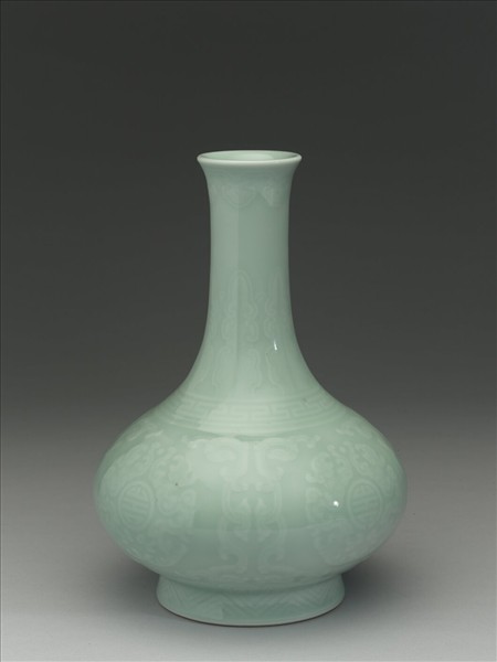 青瓷團鳳壽字長頸瓶