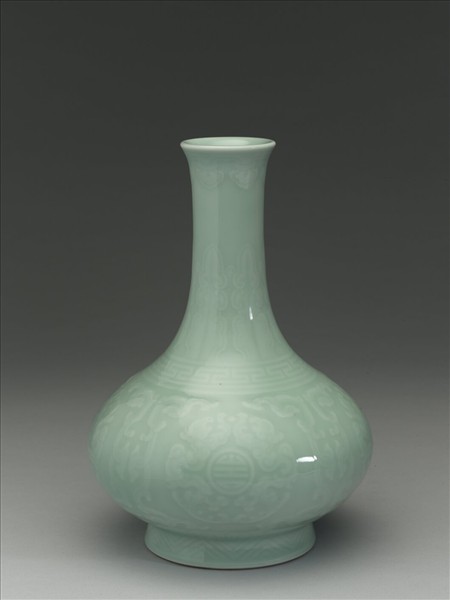 青瓷團鳳壽字長頸瓶