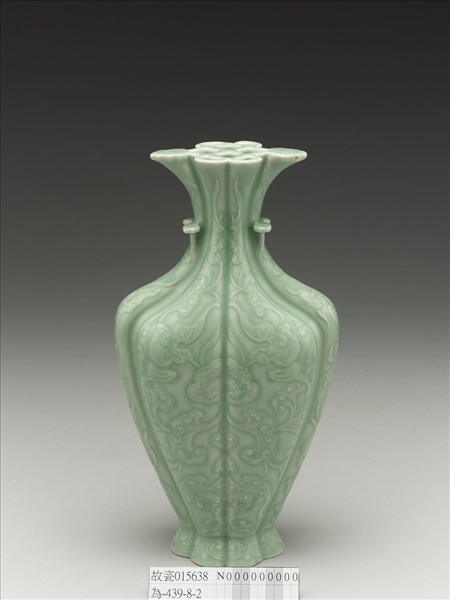 粉青釉福壽海棠式瓶