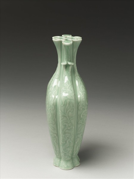 粉青釉福壽海棠式瓶