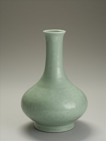 青瓷團鳳壽字長頸瓶