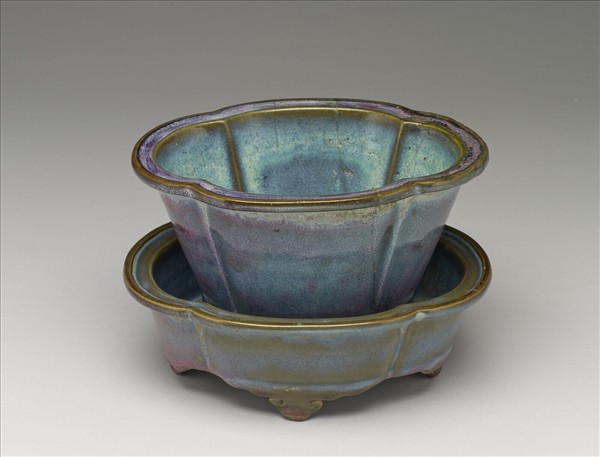 鈞窯 天藍葡萄紫海棠式瓷盆