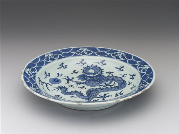 青花波濤龍紋盤