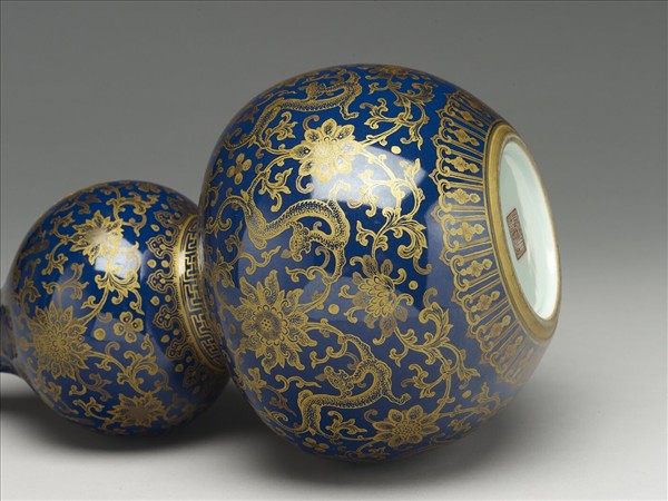 霽青釉描金番蓮紋葫蘆瓶