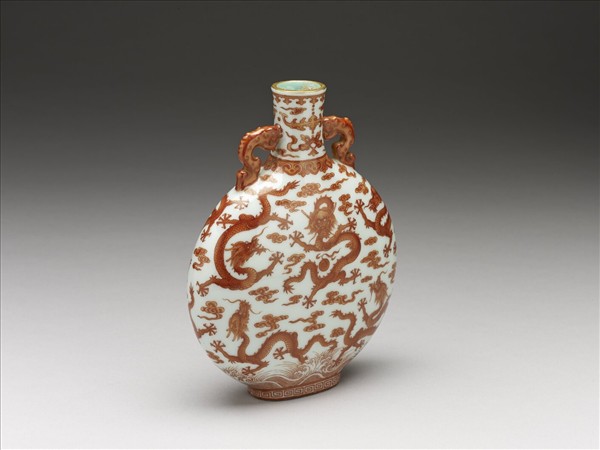 白瓷描紅九龍紋雙耳扁壺