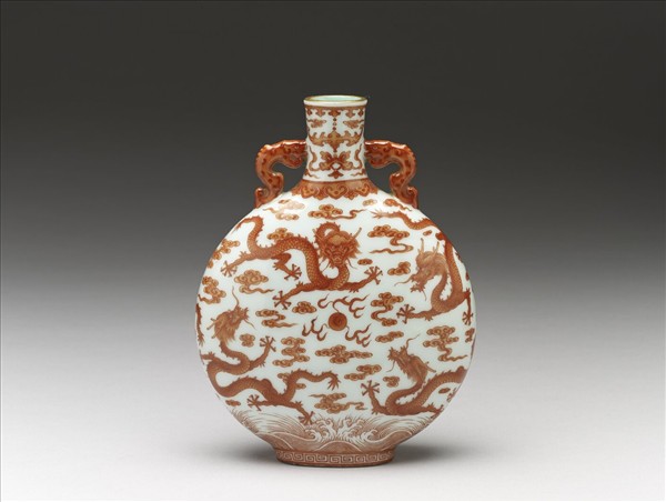 白瓷描紅九龍紋雙耳扁壺