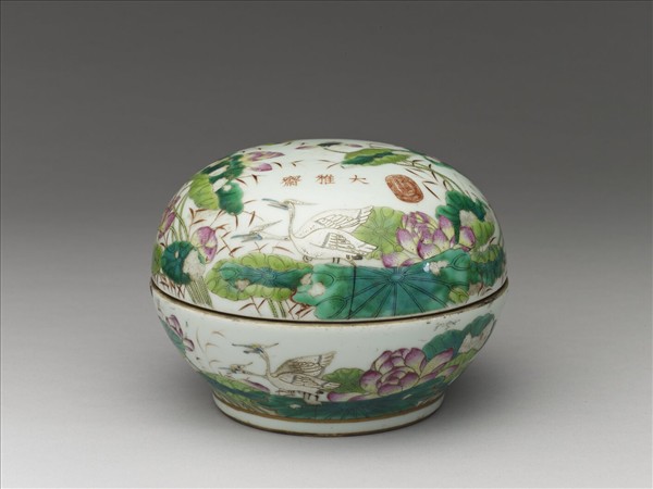 粉彩蓮塘鷺鷥紋蓋盒