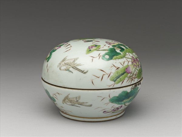 粉彩蓮塘鷺鷥紋蓋盒