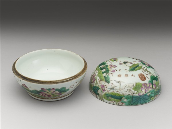 粉彩蓮塘鷺鷥紋蓋盒