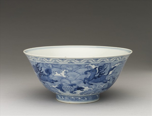 青花波濤海獸紋碗