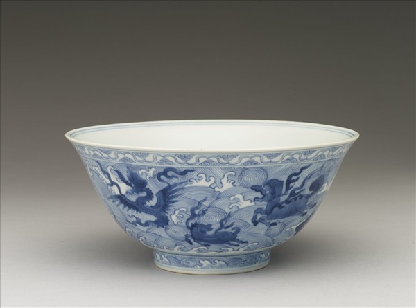 青花波濤海獸紋碗