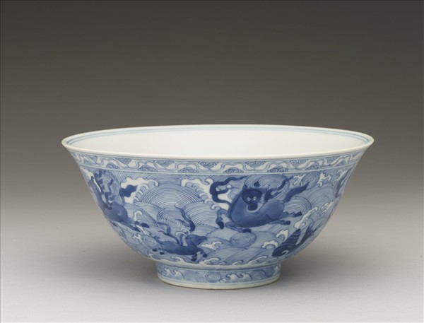 青花波濤海獸紋碗