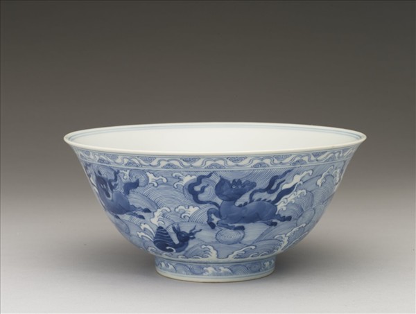 青花波濤海獸紋碗