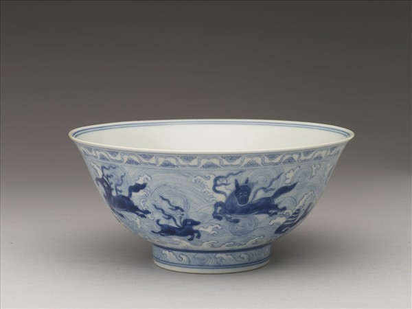 青花波濤海獸紋碗