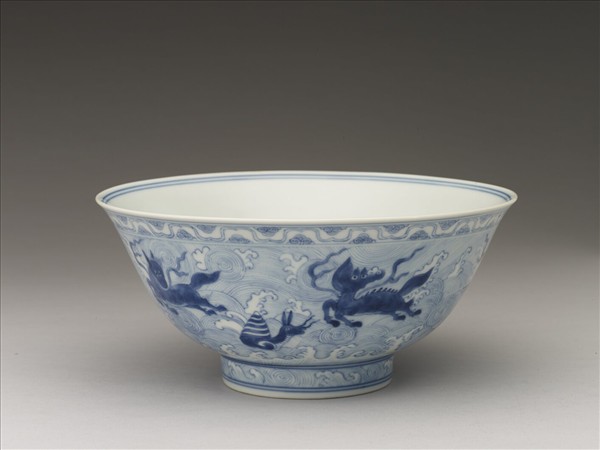 青花波濤海獸紋碗